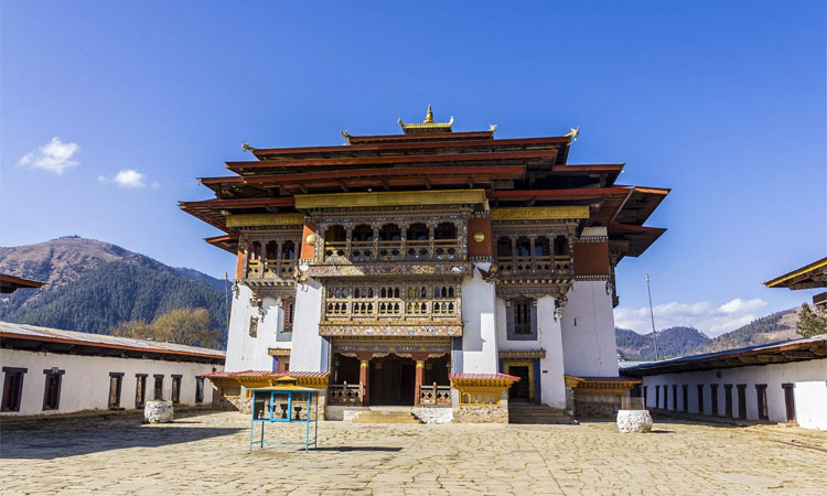 gangtey goenpa monastery