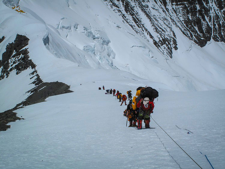 how long does it take to climb mount everest